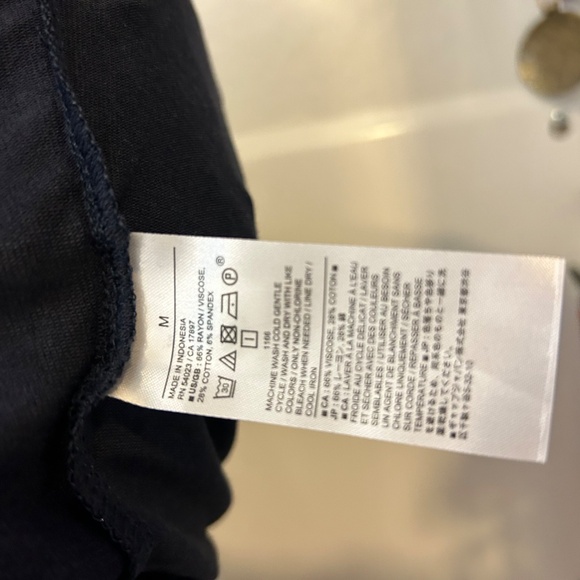 Lightweight tee elbow length sleeves NWT - Picture 5 of 7